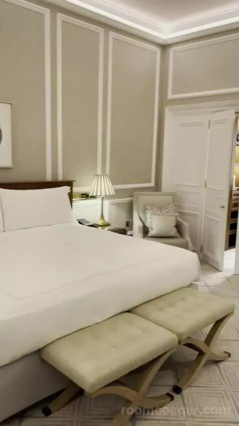 Claridge’s Room (#120) bed picture #9
