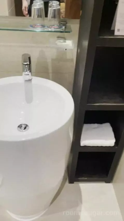 Executive Double Room (#105) bathroom picture #2