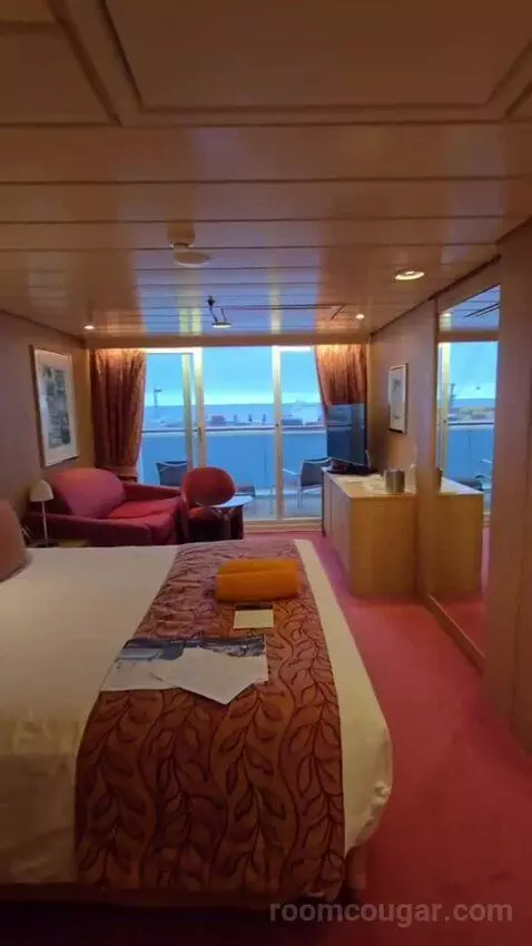 Suite bed picture #4