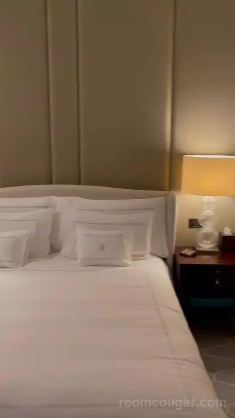 Deluxe Room (#514) bed picture #4