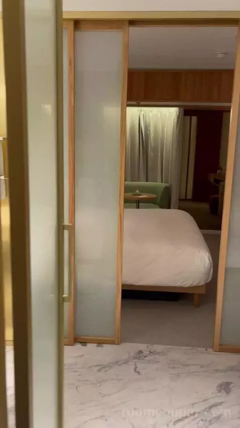 Deluxe Double Room (#416) bed picture #1