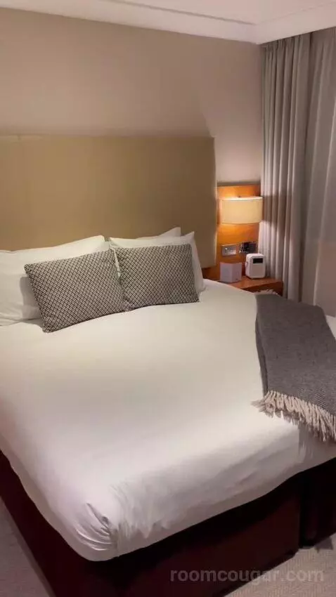 Superior King Room (#515) bed picture #12