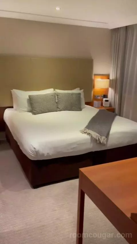 Superior King Room (#515) bed picture #8
