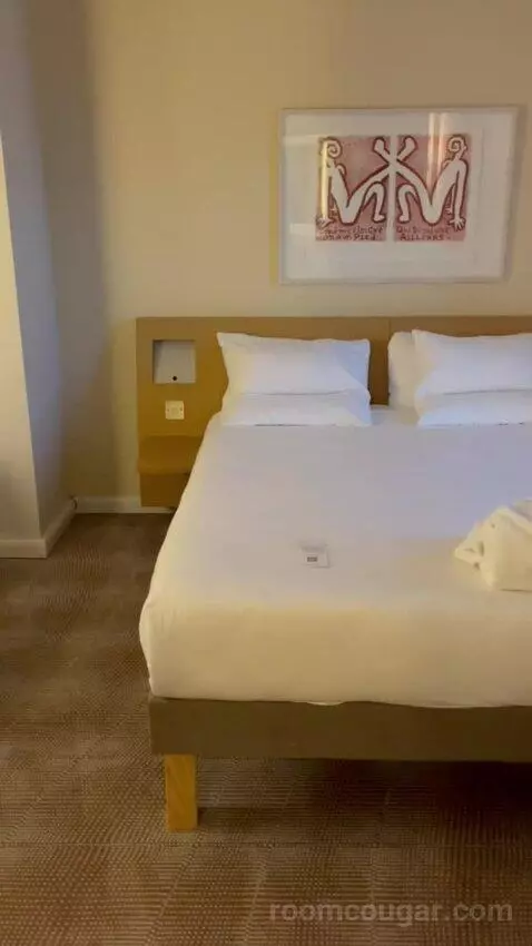 Executive Room (#718) bed picture #1