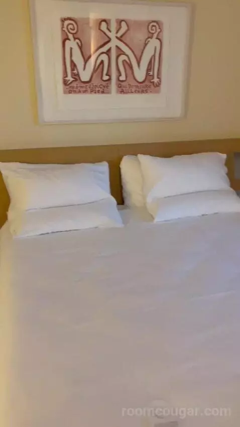 Executive Room (#718) bed picture #4