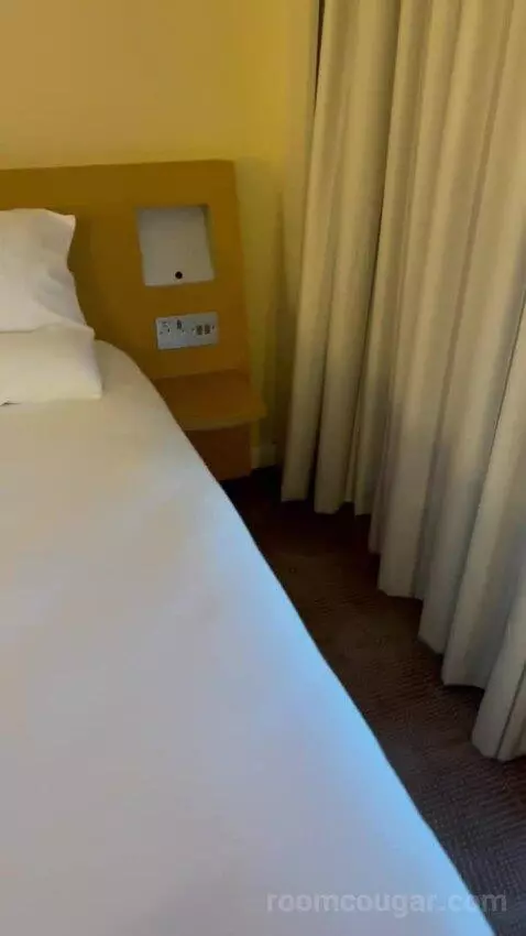 Executive Room (#718) bed picture #5