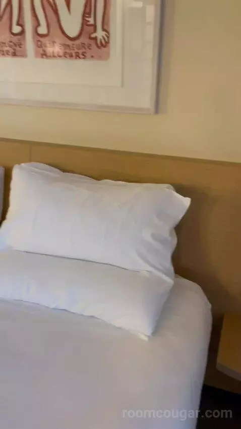 Executive Room (#718) bed picture #8