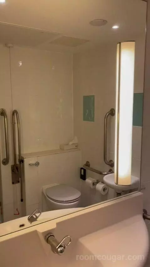 Standard Room - Mobility Accessible (#707) picture #17