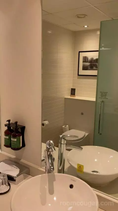 Standard Double Room (#161) bathroom picture #1