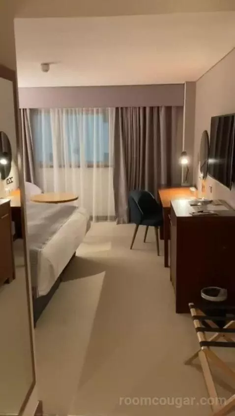 Twin Room with Mobility Accessible Roll-In Shower (#201) bed picture #3