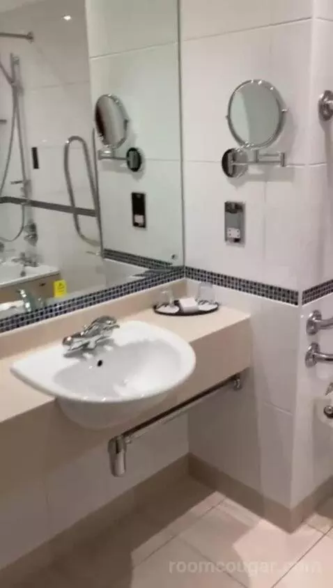 Twin Room with Mobility Accessible Roll-In Shower (#201) bathroom picture #3