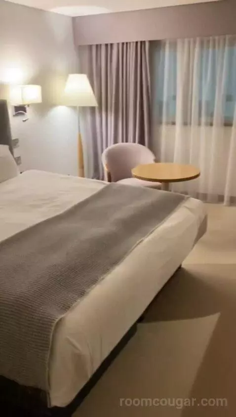 Twin Room with Mobility Accessible Roll-In Shower (#201) bed picture #4