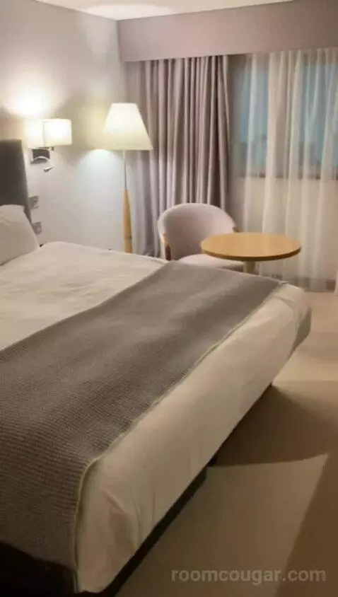 Twin Room with Mobility Accessible Roll-In Shower (#201) bed picture #5