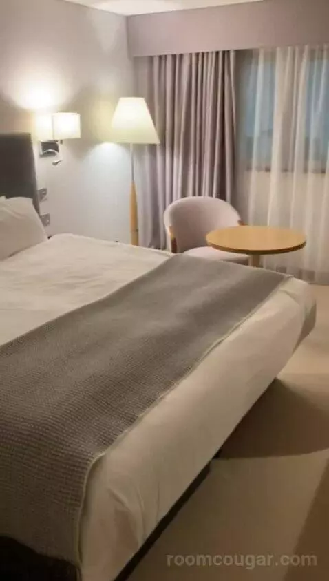 Twin Room with Mobility Accessible Roll-In Shower (#201) bed picture #6