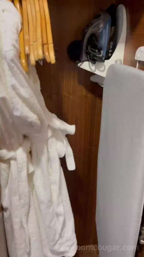 Queen Room (#327) picture #17