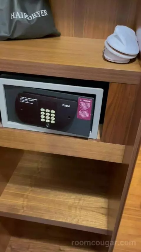 Queen Room (#327) picture #18