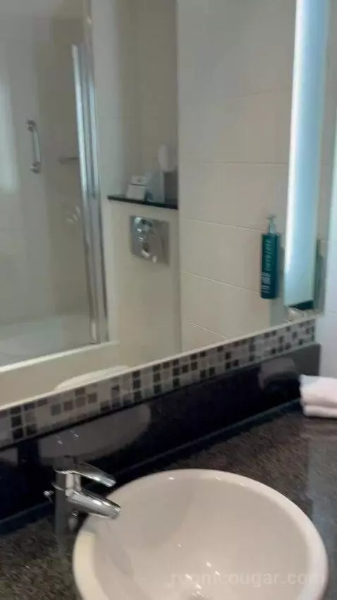 Queen Room (#327) bathroom picture #1