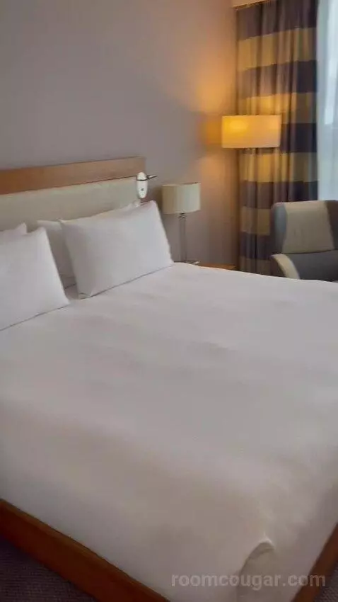 Queen Room (#327) bed picture #4