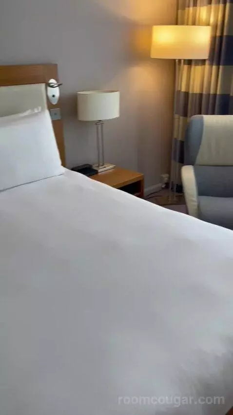 Queen Room (#327) bed picture #7