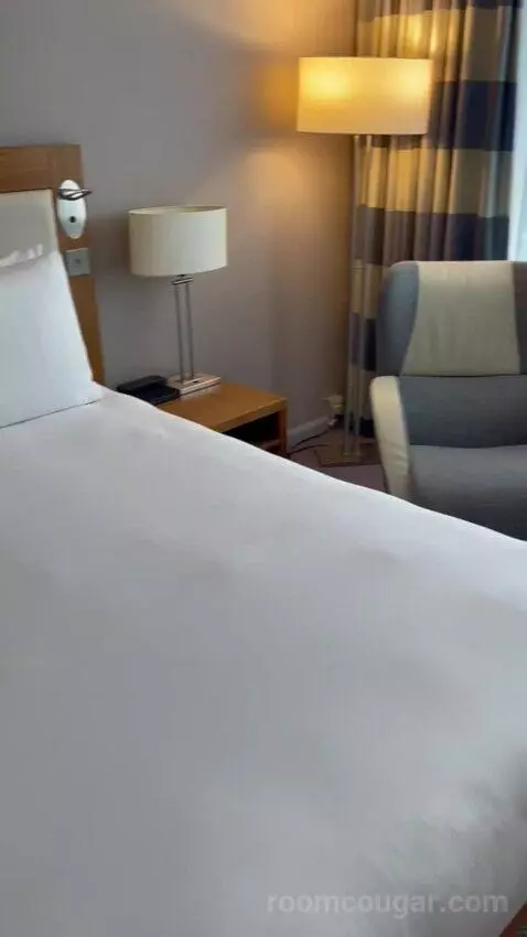 Queen Room (#327) bed picture #8