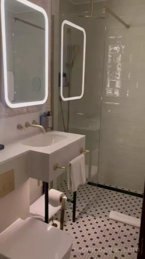 Double Room with Two Double Beds (#473) bathroom picture #10