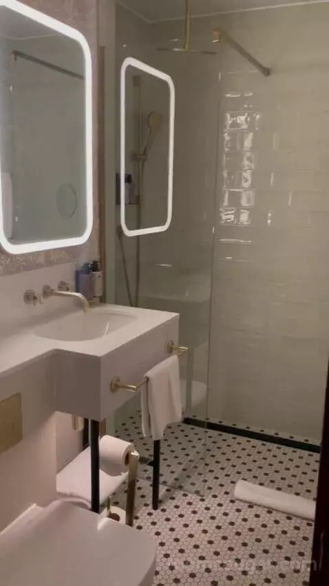 Double Room with Two Double Beds (#473) bathroom picture #11