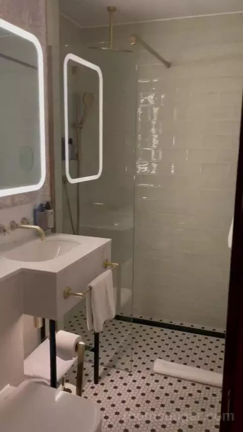 Double Room with Two Double Beds (#473) bathroom picture #12