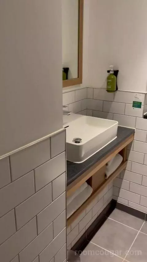 Double Room (#430) bathroom picture #10