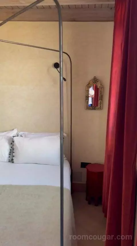 Deluxe Suite (Berber) bed picture #1