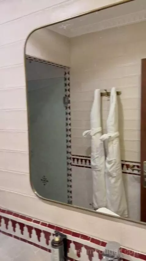 Deluxe Double Room (#8) bathroom picture #2
