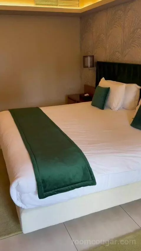 Junior Suite, King-Size Bed, Garden View (#3014) bed picture #11