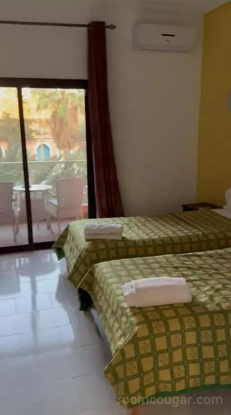 Standard Twin Room (#250) view picture #3