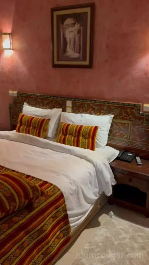 Junior Suite (#217) bed picture #10