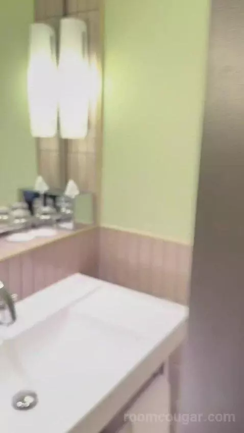 Superior King Room (#601) bathroom picture #4
