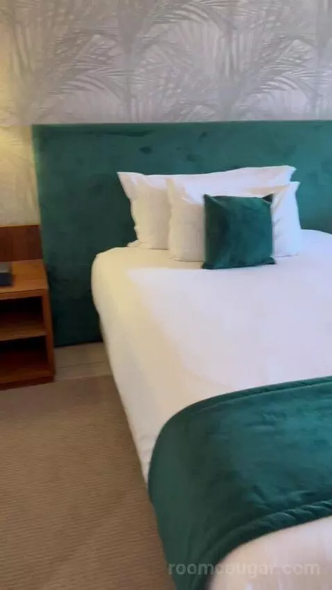 Superior Double or Twin Room with Pool View (#3104) bed picture #5