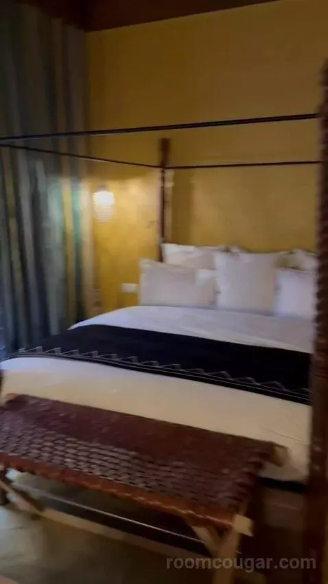 Extra Large Room bed picture #4