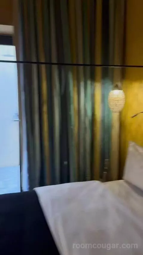 Extra Large Room bed picture #7