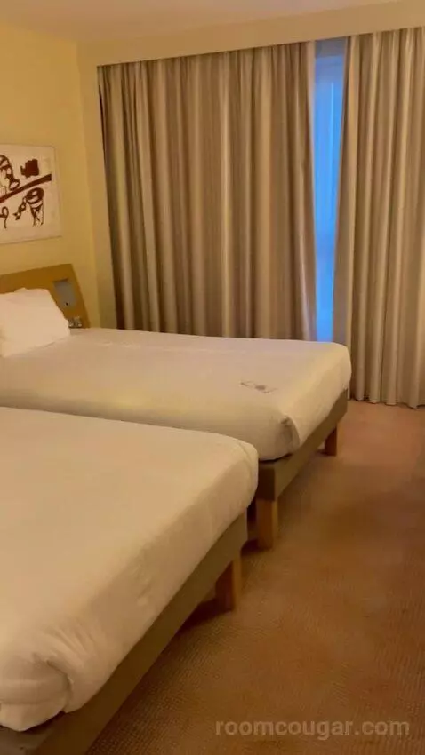 Superior Twin Room (#604) bed picture #12