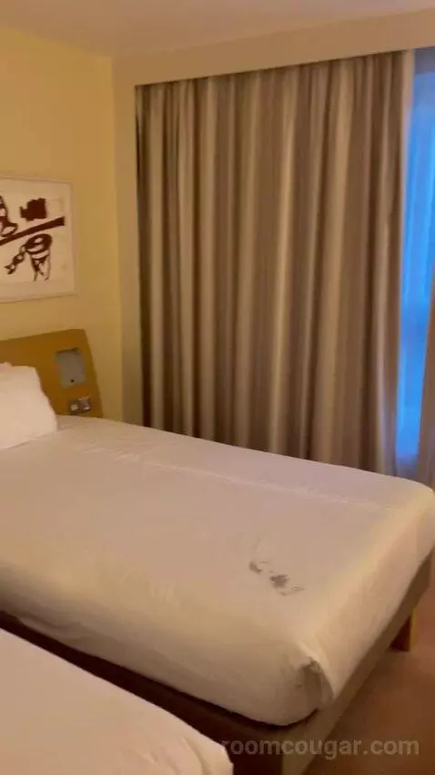 Superior Twin Room (#604) bed picture #1