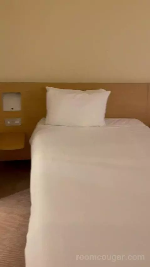 Superior Twin Room (#604) bed picture #3