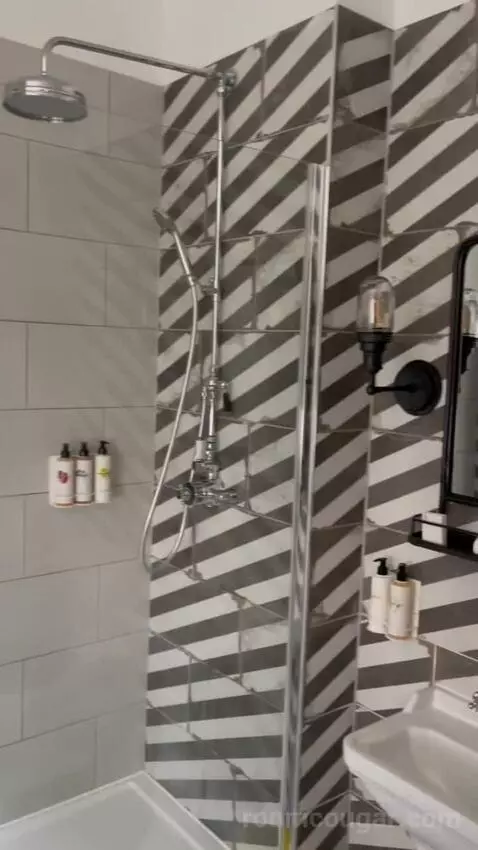 Single Room with Bathroom (#1) bathroom picture #5
