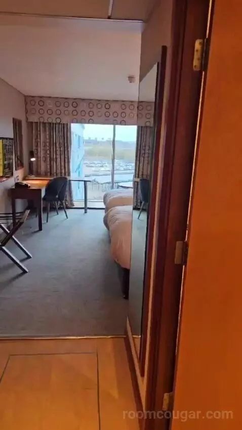 Standard Twin Room (#412) bed picture #2