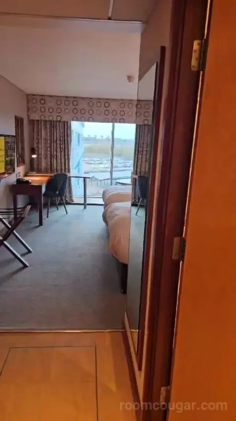 Standard Twin Room (#412) bed picture #3