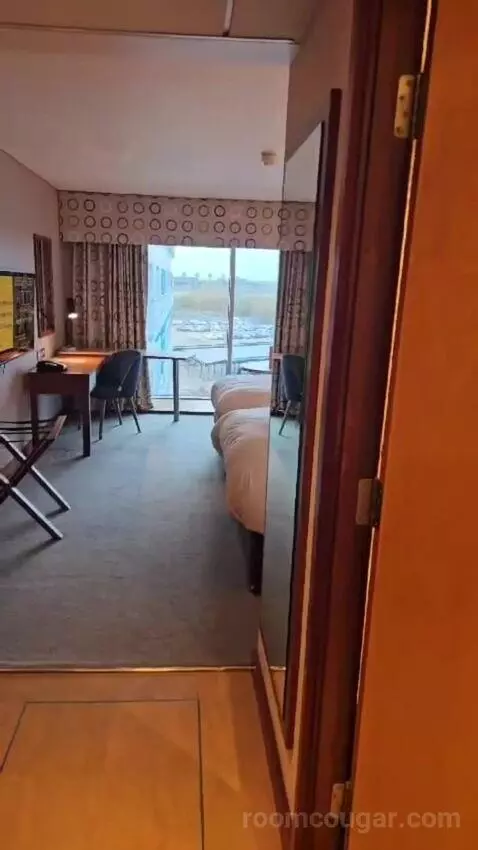 Standard Twin Room (#412) bed picture #4