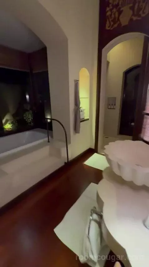 Suite (Pool Villa 2) bathroom picture #2