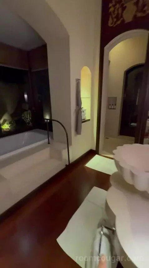 Suite (Pool Villa 2) bathroom picture #3