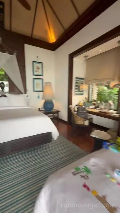 Premier Ocean-View Pool Villa King (#904) bed picture #7