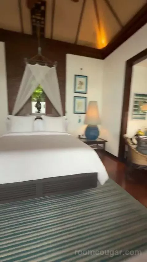 Premier Ocean-View Pool Villa King (#904) bed picture #10