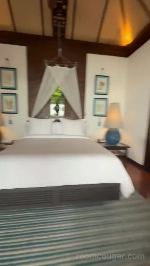 Premier Ocean-View Pool Villa King (#904) bed picture #11