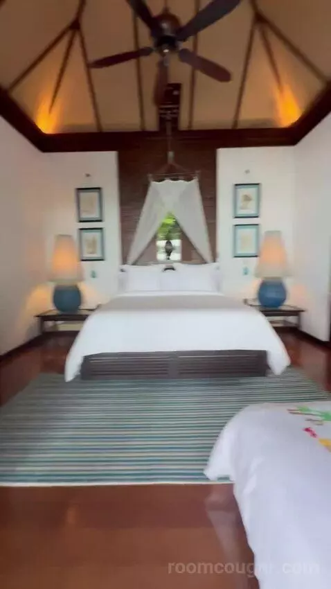 Premier Ocean-View Pool Villa King (#904) bed picture #1